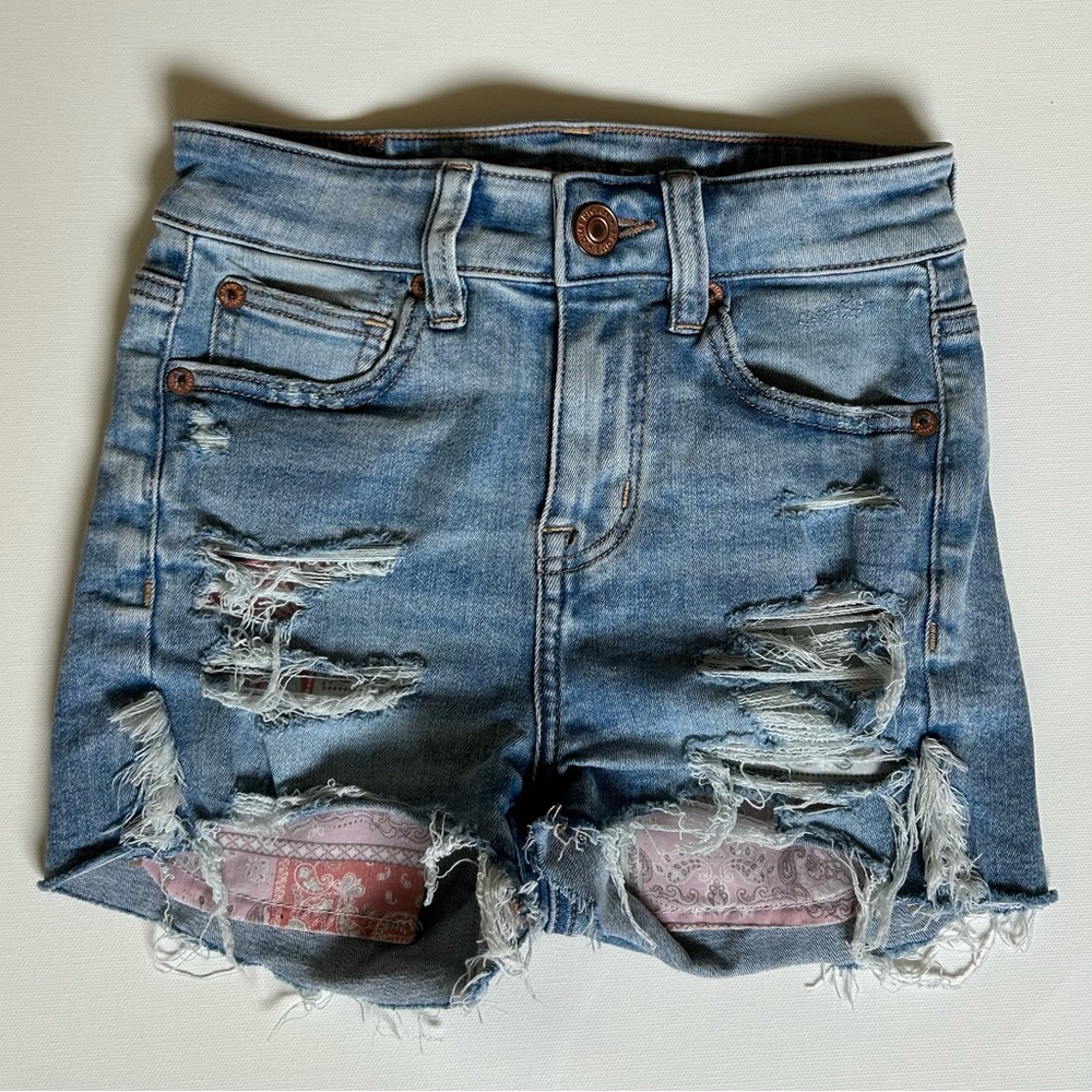 𝐀𝐌𝐄𝐑𝐈𝐂𝐀𝐍 𝐄𝐀𝐆𝐋𝐄 • detail denim shorts